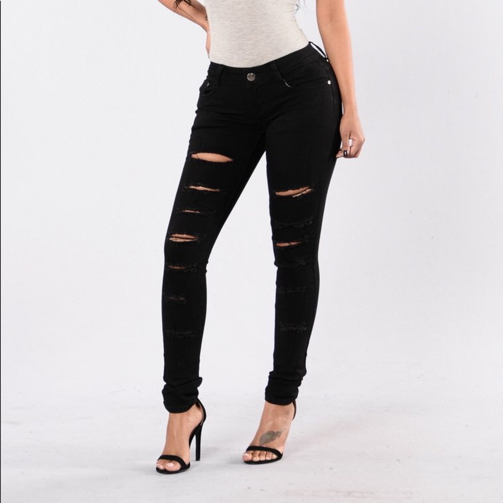 NWT Fashion Nova Black ripped Jeans